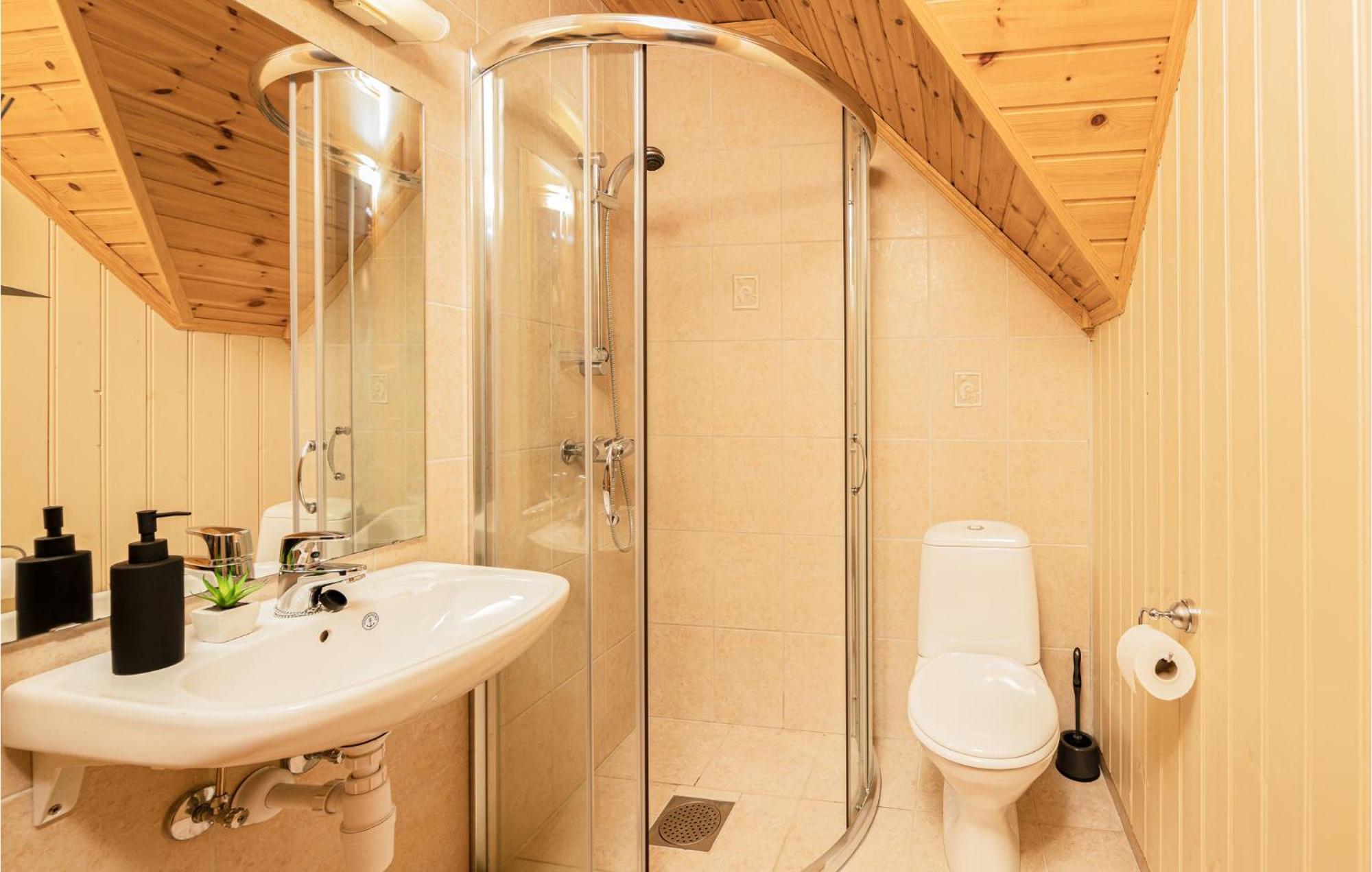 Awesome Home In Kvamsoy With Jacuzzi Sandvik  Exterior foto