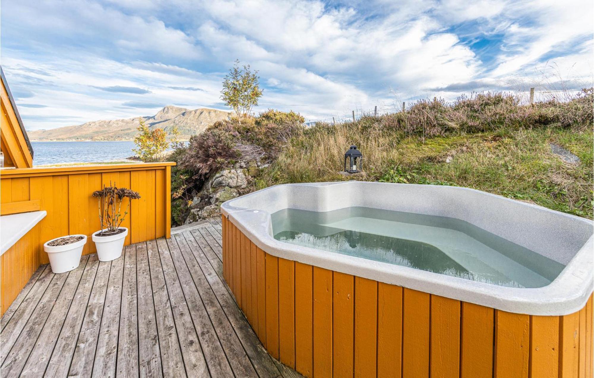 Awesome Home In Kvamsoy With Jacuzzi Sandvik  Exterior foto