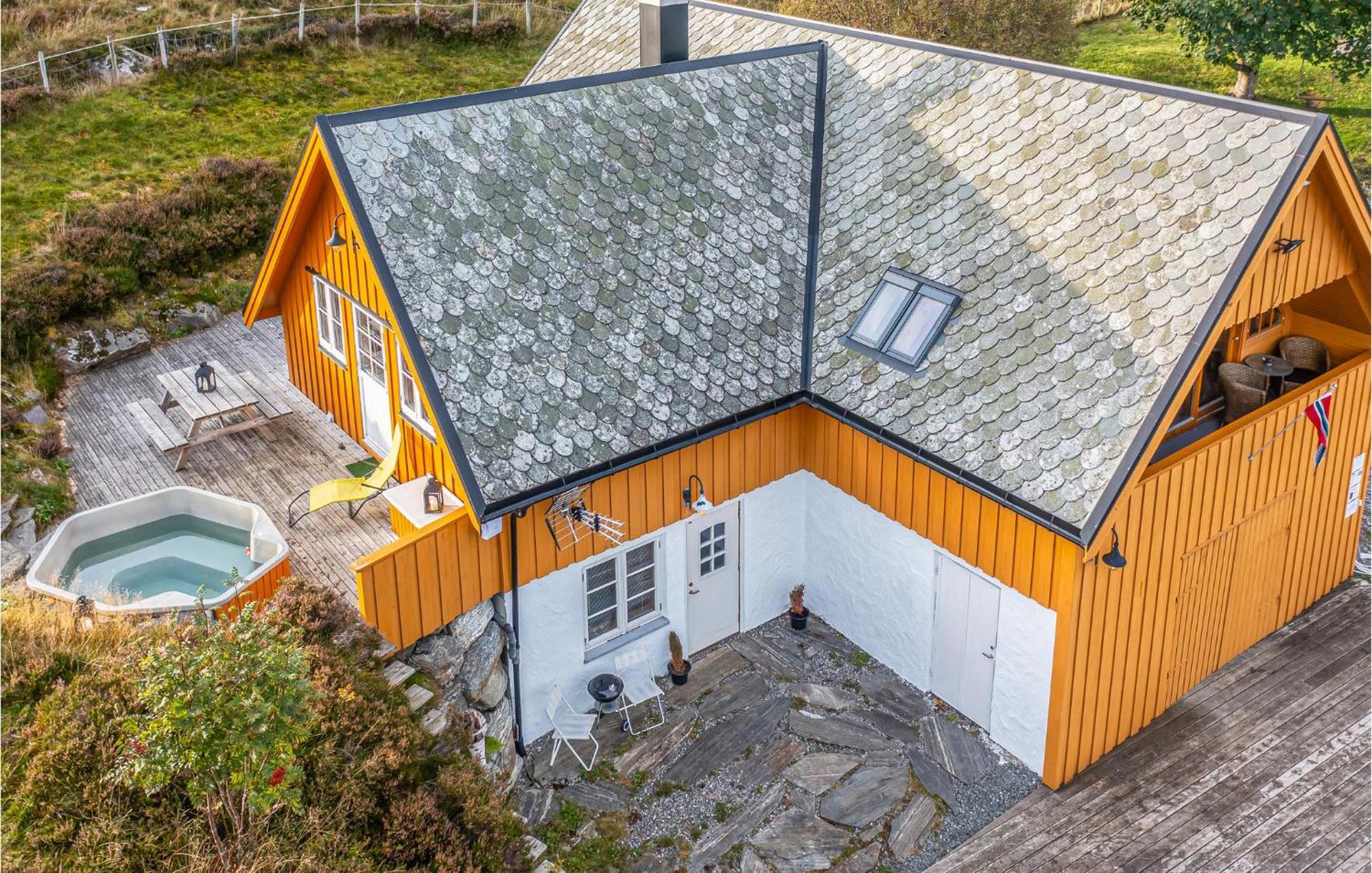 Awesome Home In Kvamsoy With Jacuzzi Sandvik  Exterior foto